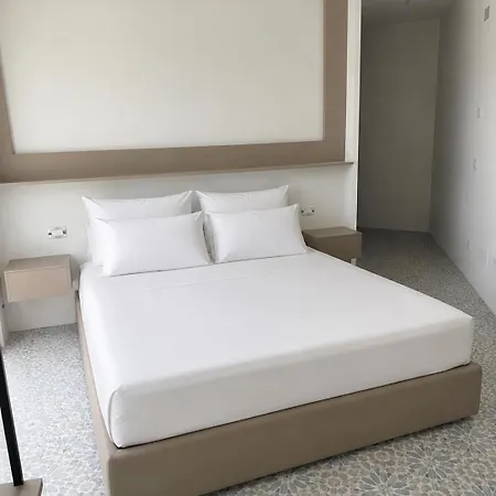 Gg Landlords & Πανσιόν